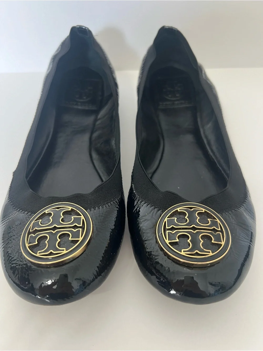 Tory Burch Caroline Black Patent Leather Gold Logo Detail Ballet Flats Size 9